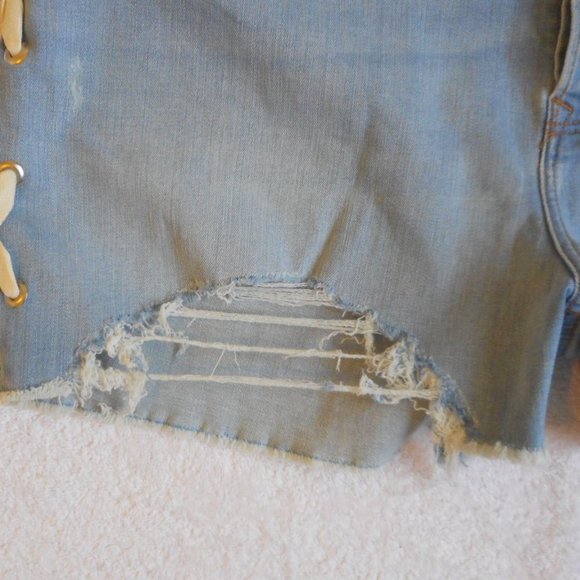 New EXPRESS Jean Shorts Size 16 High Rise Shortie Denim - Picture 6 of 8